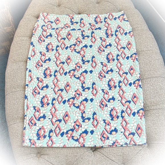 💕Beautiful LuLaRoe Cassie Pencil Skirt💕 - Picture 5 of 5